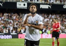 Arnaut Danjuma celebra un gol contra el Getafe en Mestalla.