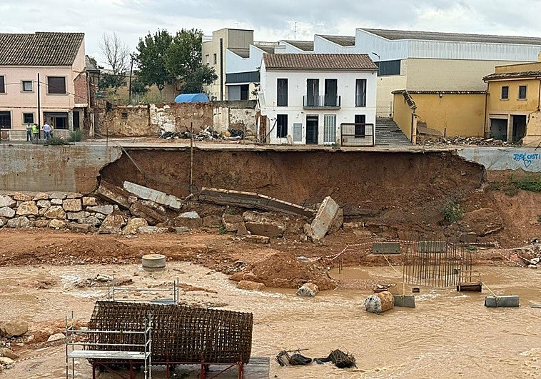 imagen de la parte del talud que se ha venido abajo en Picanya.