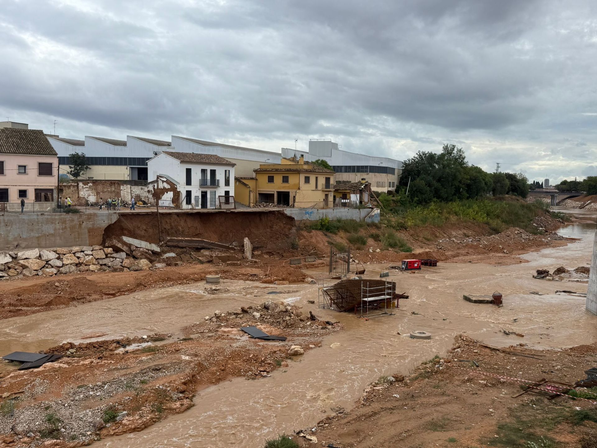 Un talud cae en el Barranco del Poyo a la altura de Picanya