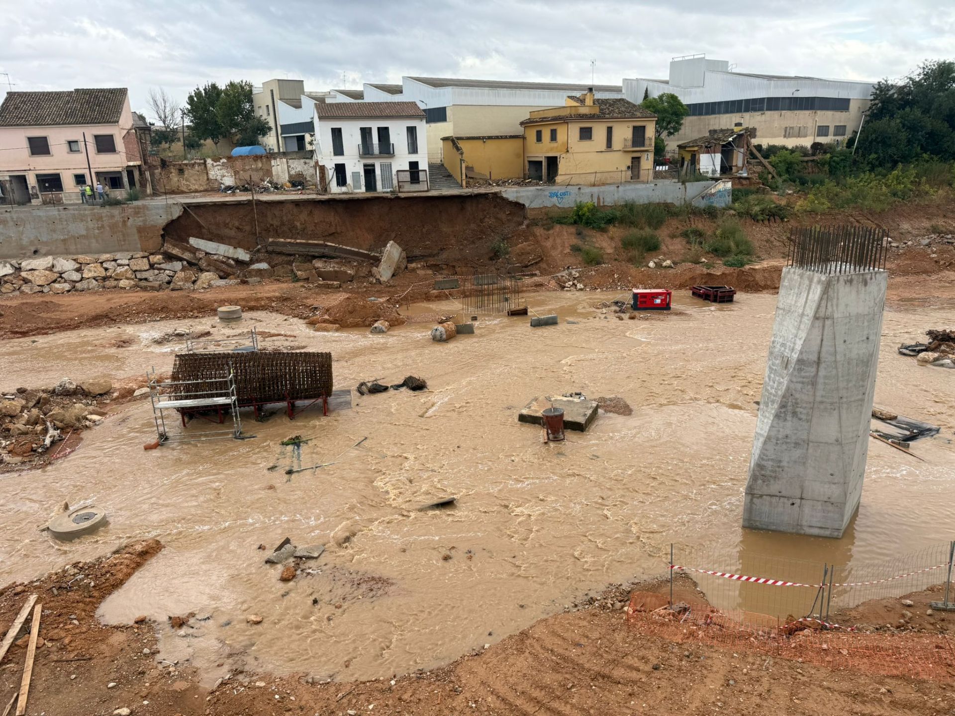 Un talud cae en el Barranco del Poyo a la altura de Picanya