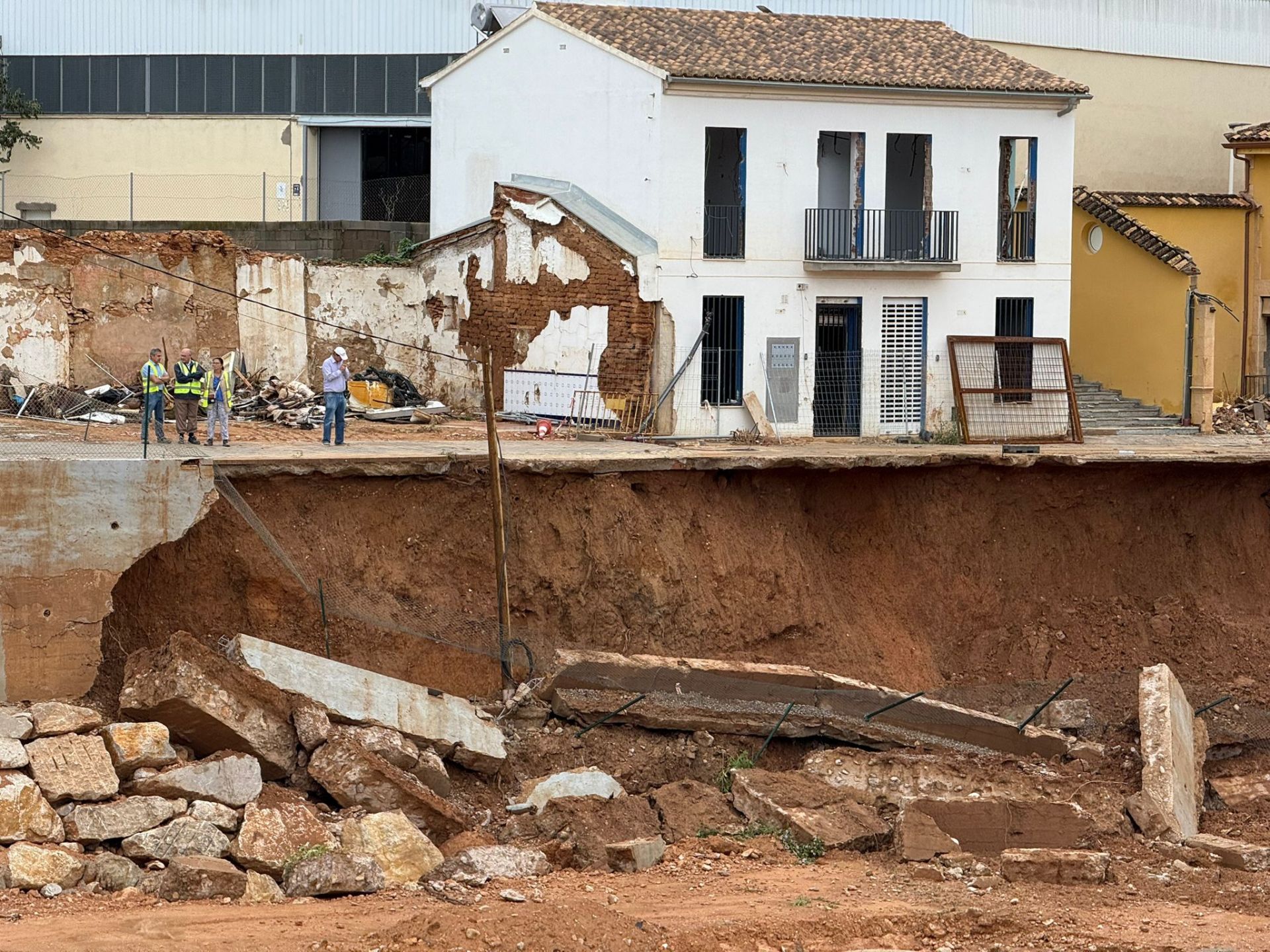 Un talud cae en el Barranco del Poyo a la altura de Picanya