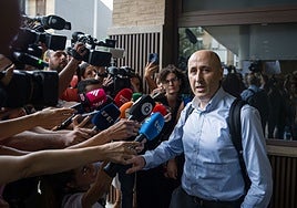 El presidente de la CHJ en su comparecencia en el juzgado.