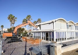 Derribo del primer restaurante de la playa de la Malvarrosa, el local de El Bobo.
