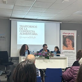 Los padres de Isabel Martínez, en una de las jornadas sobre TAC.