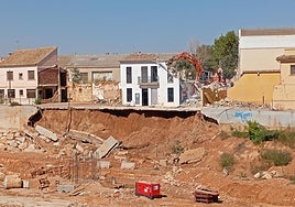 Viviendas en pleno proceso de derribo este miércoles.