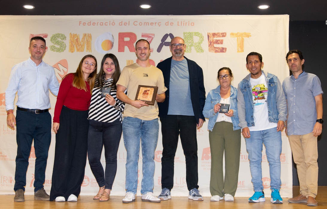 Entrega de premios a los ganadores.