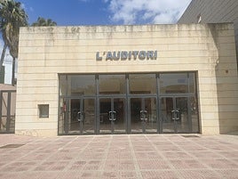 Auditorio de Guadassuar, clausurado por los desperfectos de la riada.