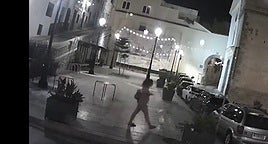 Una cámara registra el último instante en que fue vista Bea en Oliva.