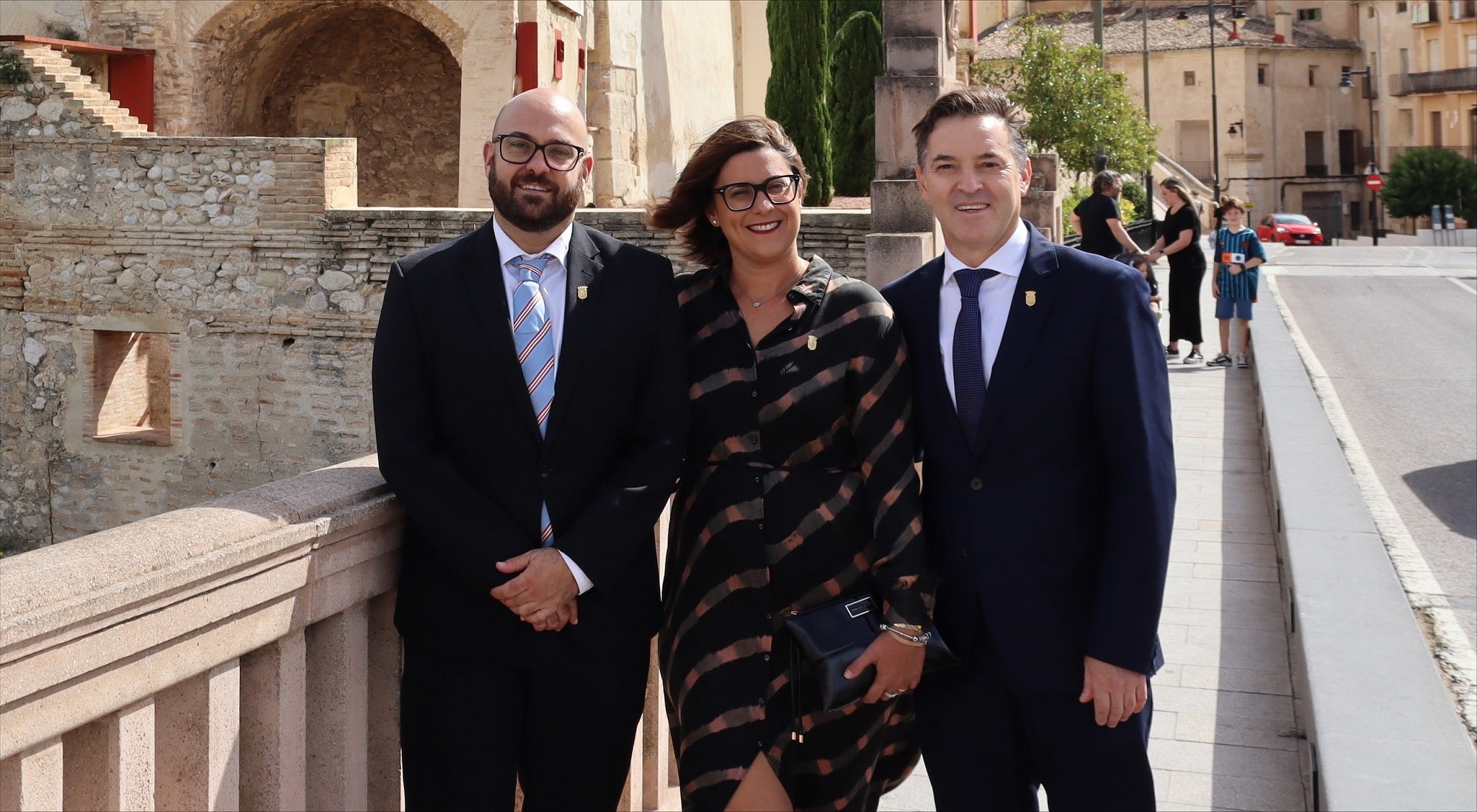 Cambra entre sus compañeros Pablo Revert y Rafael Soriano.