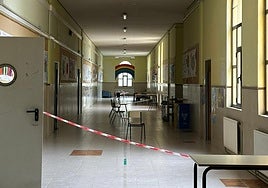 Planta del colegio cerrada.