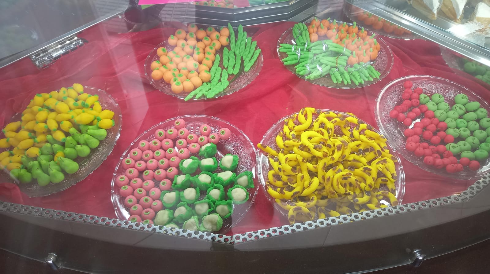 Imagen secundaria 1 - Productos elaborados en el horno de la familia Nadal.