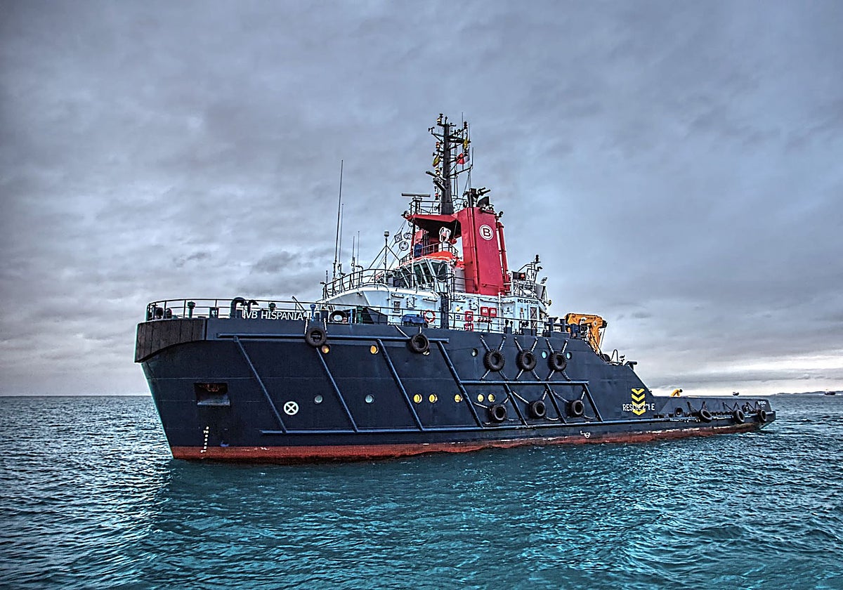 Un barco de Boluda Towage.