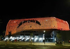 El exterior del Roig Arena, en modo Valencia Basket.