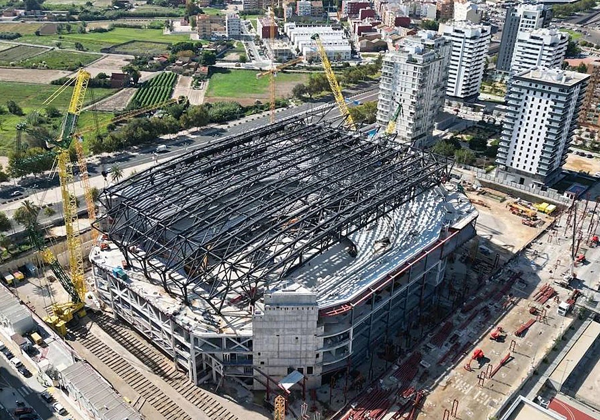 La colocación de las ocho cerchas fue uno de los hitos arquitectónicos.