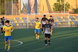 Jugadores del Dénia durante un partido de esta temporada.