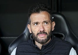 Carlos Corberán, intentará la victoria en Montilivi con un revolucionario once.