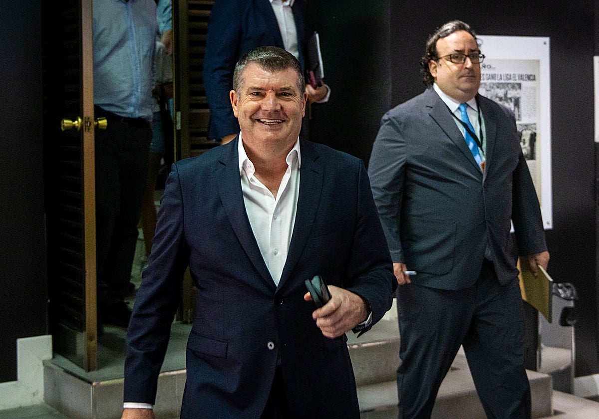 Ron Gourlay, tras una rueda de prensa en Mestalla.