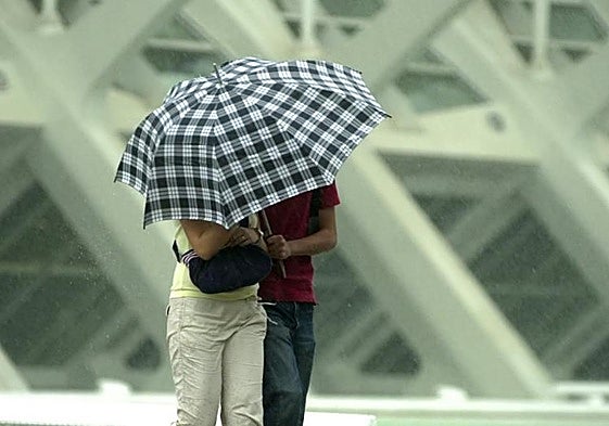 Un día de lluvia en Valencia, en una imagen de archivo.