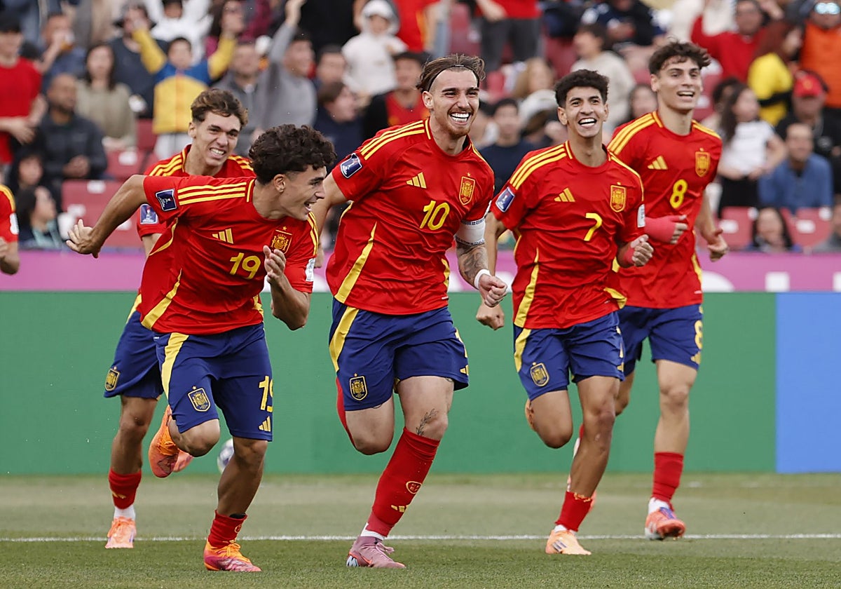 Los jugadores de la selección, tras ganar a Brasil.