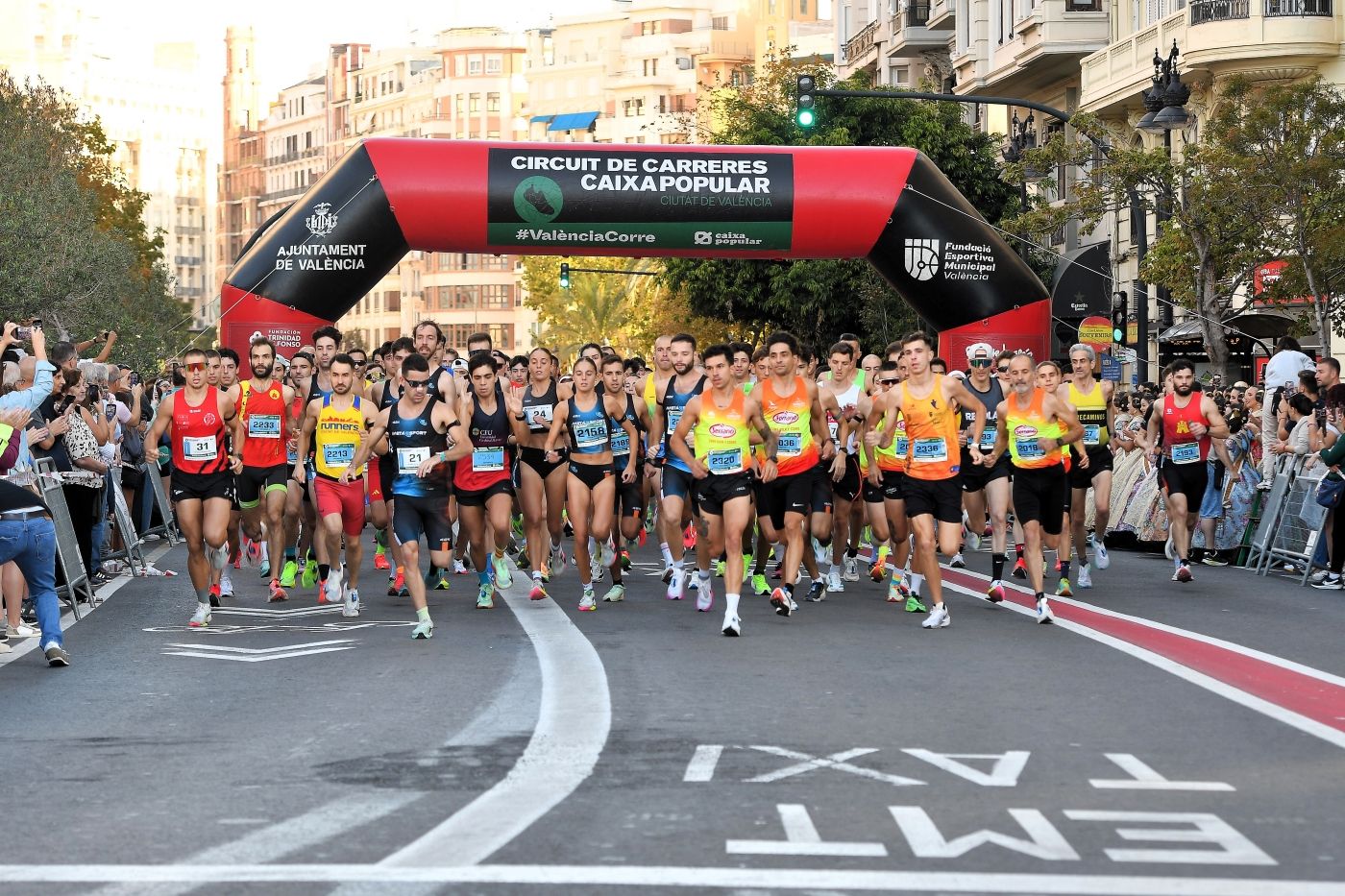 Búscate en la XV Volta a Peu de les Falles