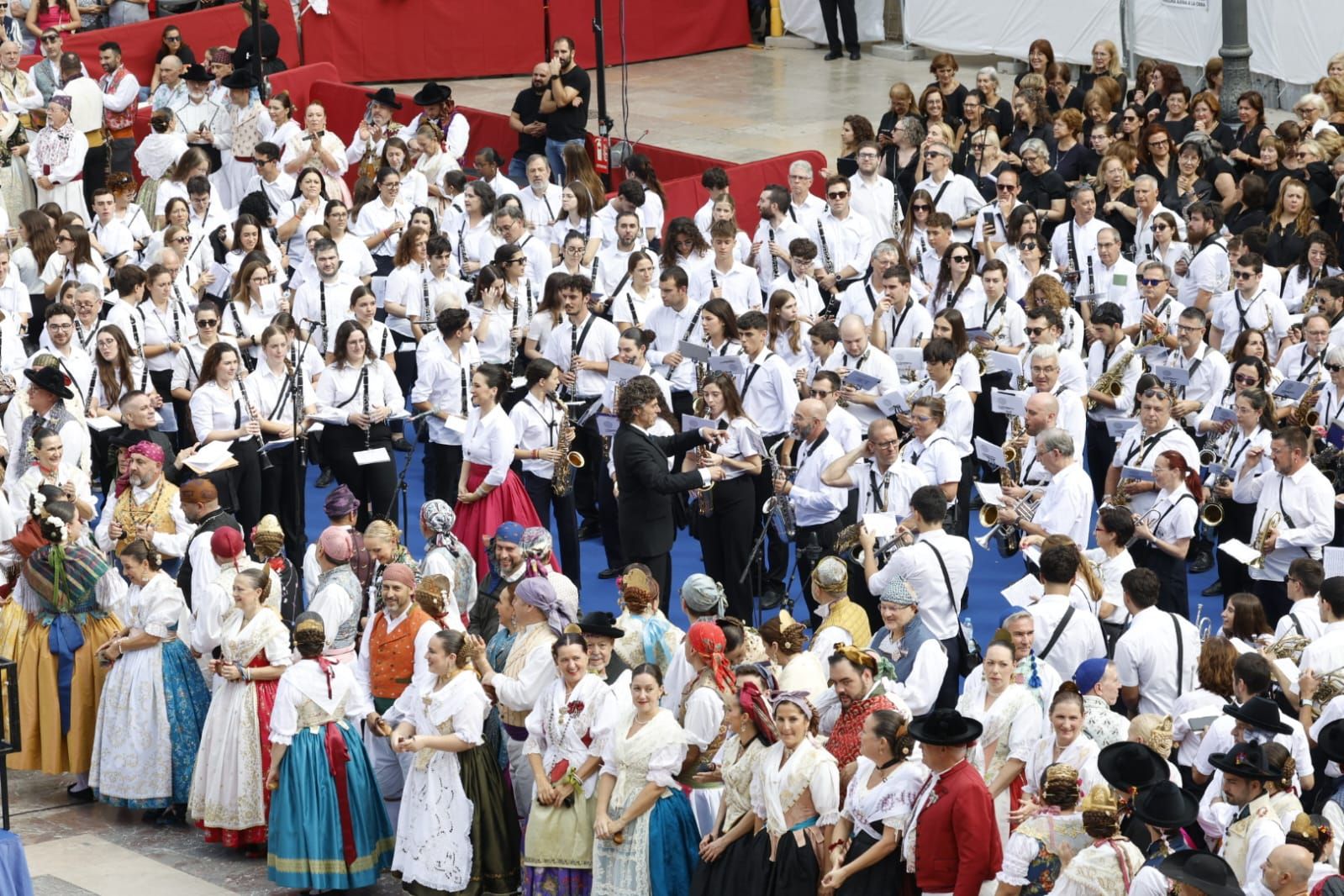 FOTOS | Valencia se rinde al himno regional