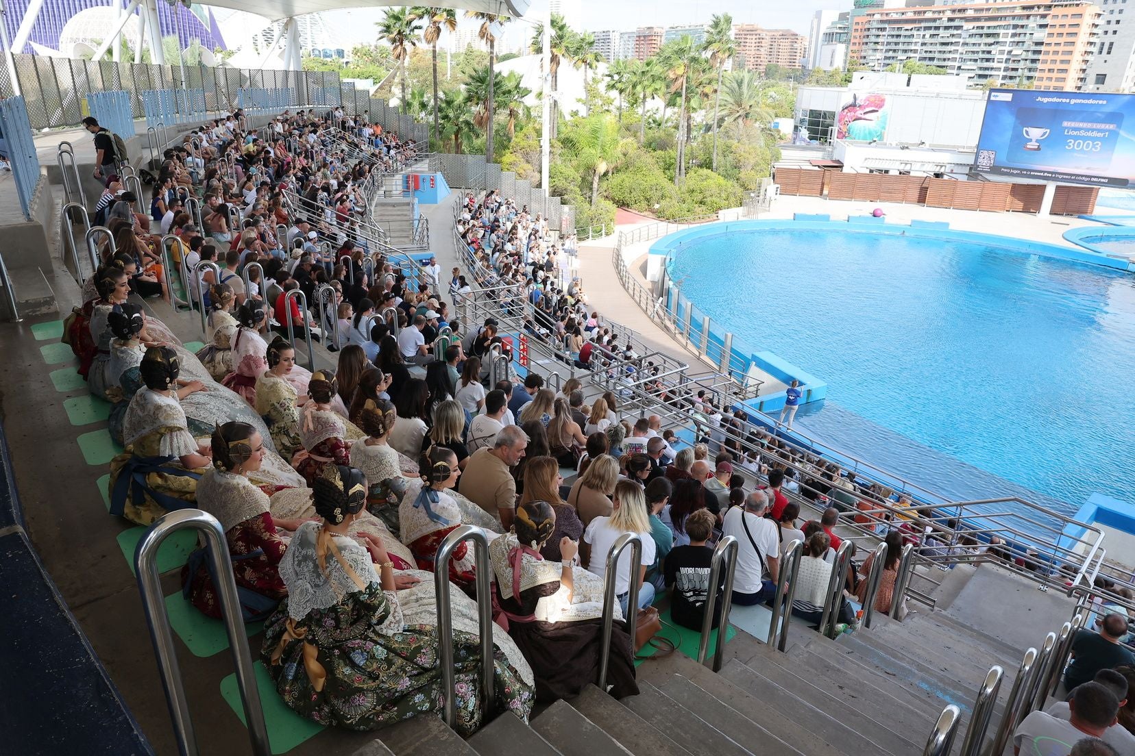 Las candidatas a fallera mayor de Valencia visitan l&#039;Oceanogràfic