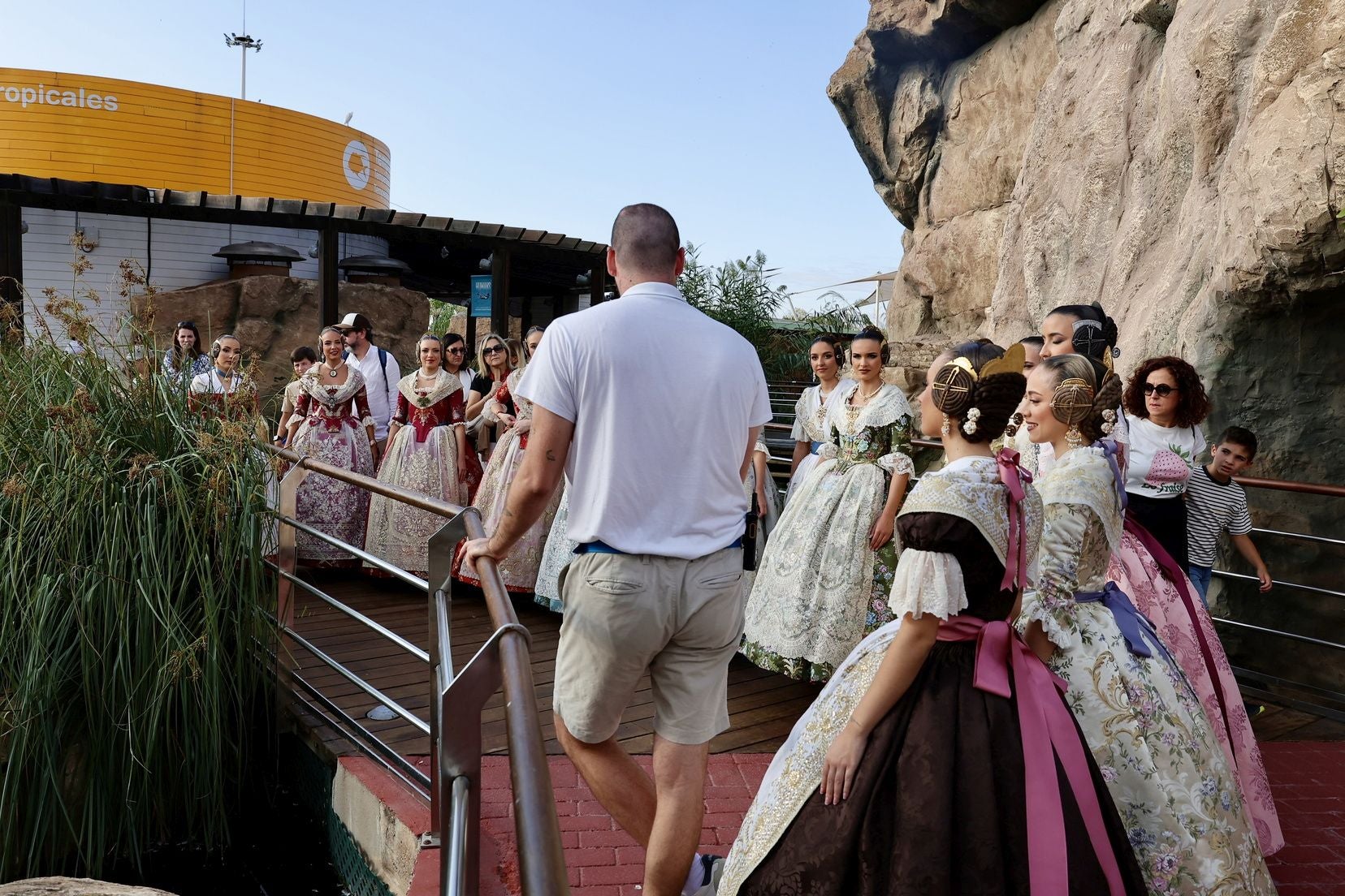 Las candidatas a fallera mayor de Valencia visitan l&#039;Oceanogràfic