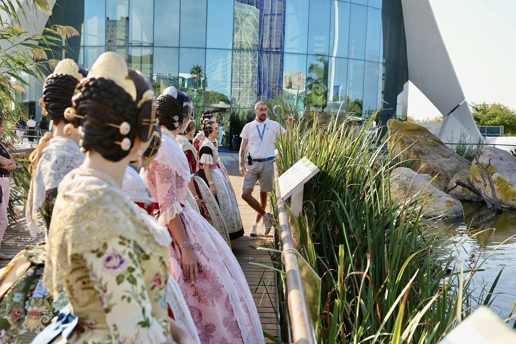 Las candidatas a fallera mayor de Valencia visitan l&#039;Oceanogràfic