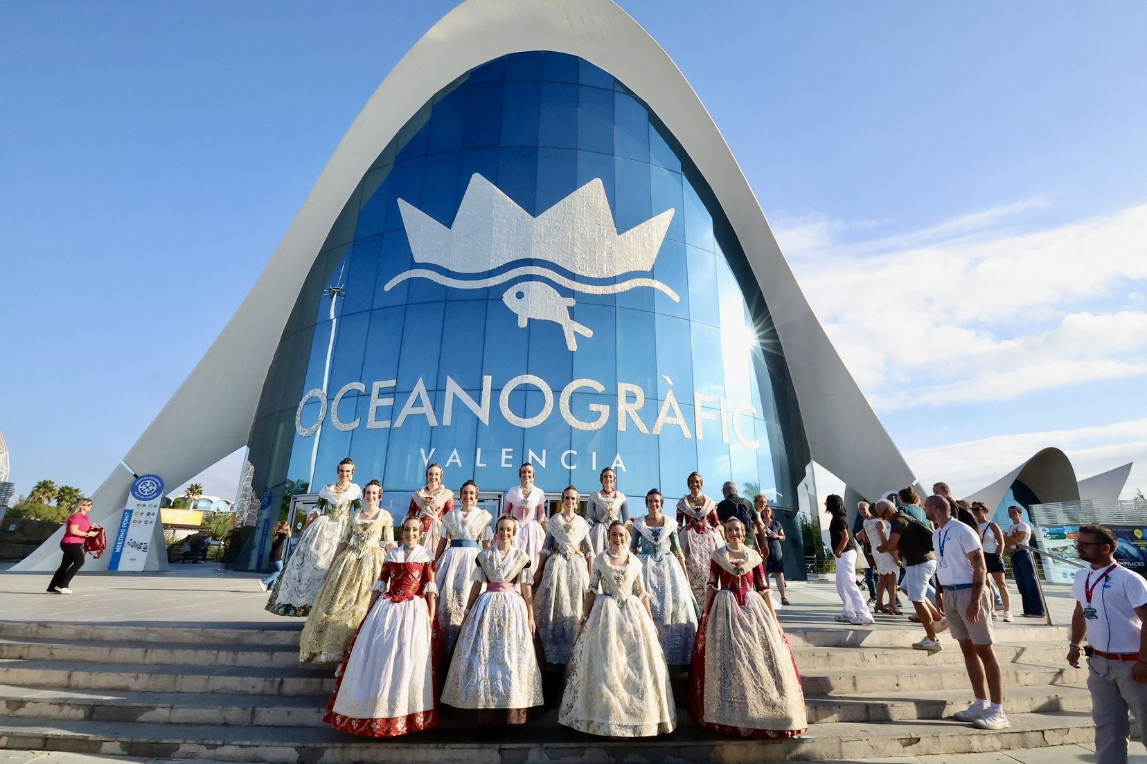 Las candidatas a fallera mayor de Valencia visitan l&#039;Oceanogràfic
