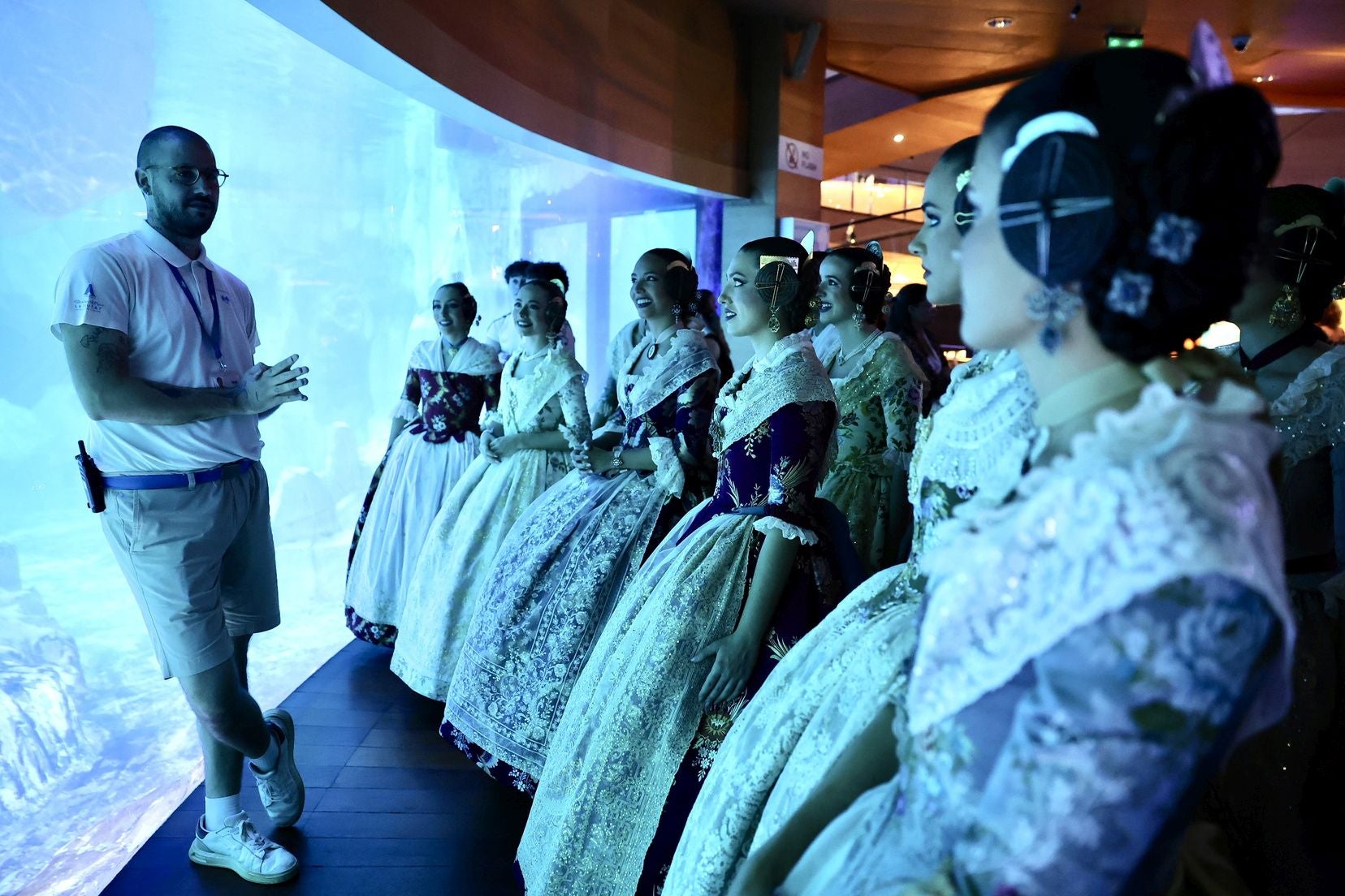Las candidatas a fallera mayor de Valencia visitan l&#039;Oceanogràfic