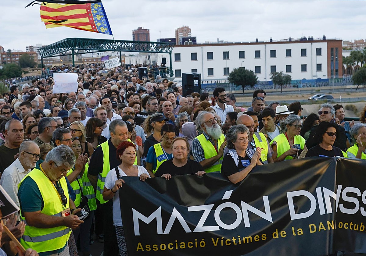 Una de las asociaciones de víctimas de la dana en la última marcha contra la gestión de la riada.