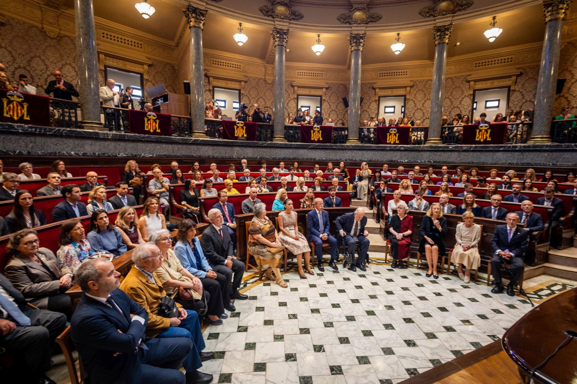 FOTOS | Valencia entrega sus honores y distinciones de 2025