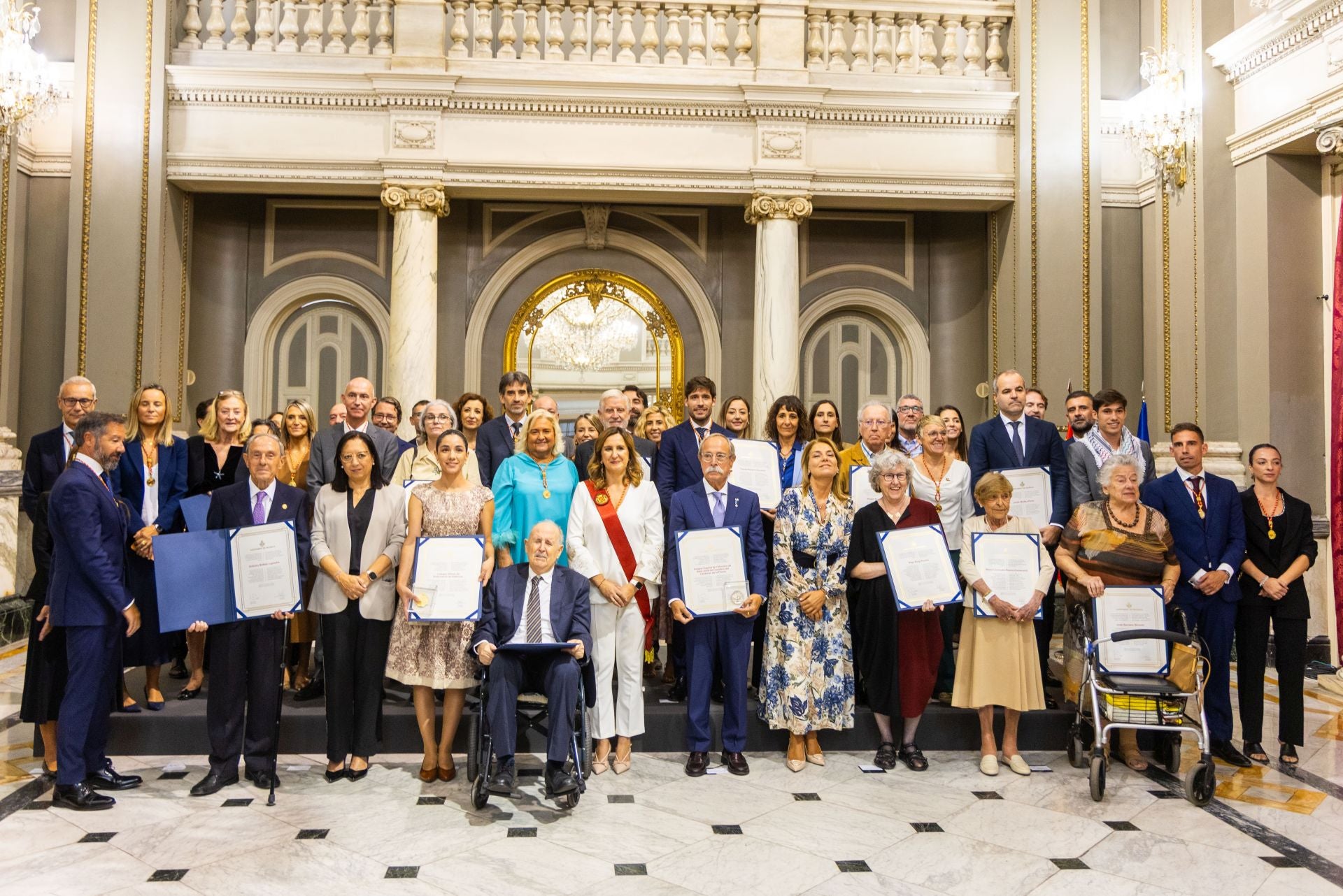 FOTOS | Valencia entrega sus honores y distinciones de 2025