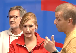 Momento del vídeo en el que el técnico informa a Pradas de lo que arrastran los barrancos.