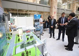 Un momento de la visita de Carlos Mazón a la instalaciones de la empresa.