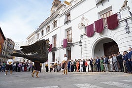 El baile del Águila antes del acto institucional del 9 d'Octubre en Ontinyent.