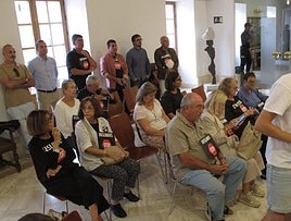 Los afectados por los deslines, que han asistido al pleno de hoy.