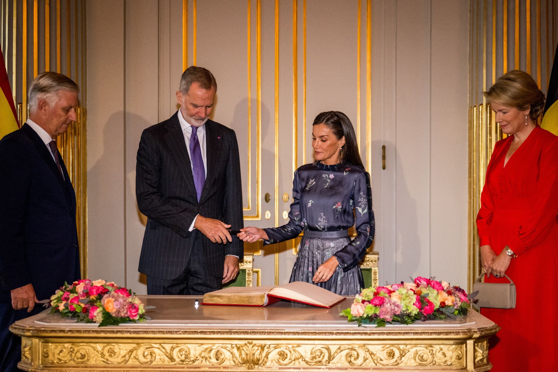 FOTOS | Letizia deslumbra en Bruselas con un impecable &#039;look&#039; en homenaje a Armani
