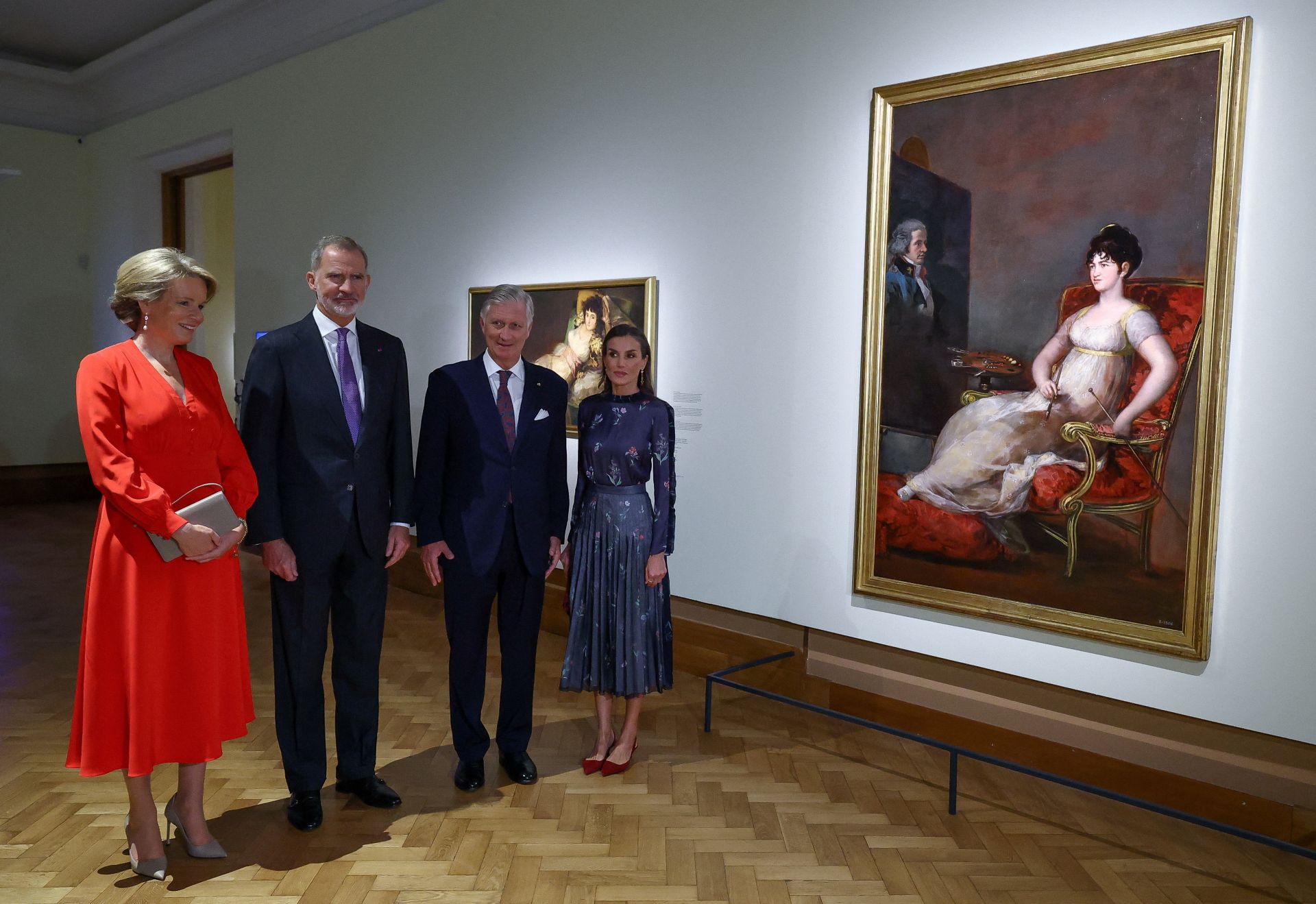 FOTOS | Letizia deslumbra en Bruselas con un impecable &#039;look&#039; en homenaje a Armani