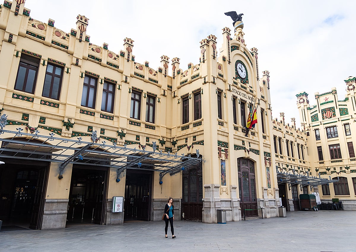 Imagen secundaria 1 - Mercado de Alicante, Estación del Norte y Casa Ortega, en Valencia