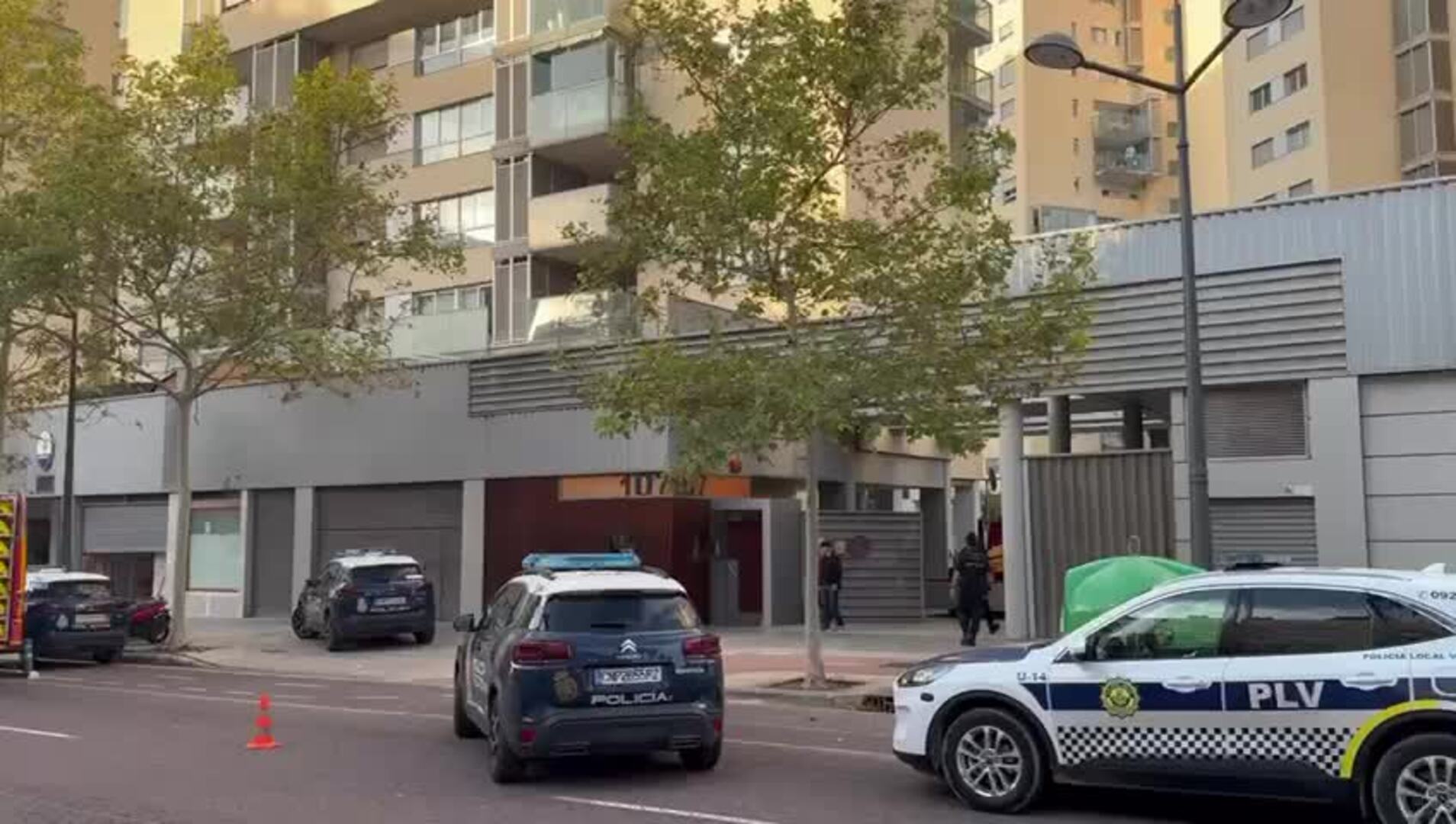 Un joven se precipita desde el piso 14 de un edificio de Campanar | Las ...