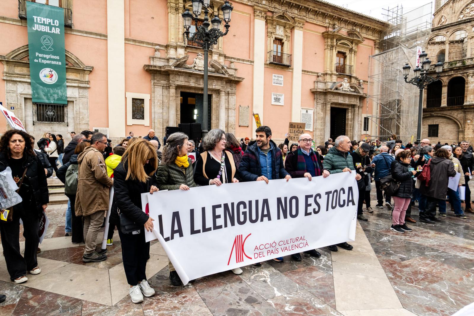 Una de las concentraciones celebradas contra la consulta lingüística.