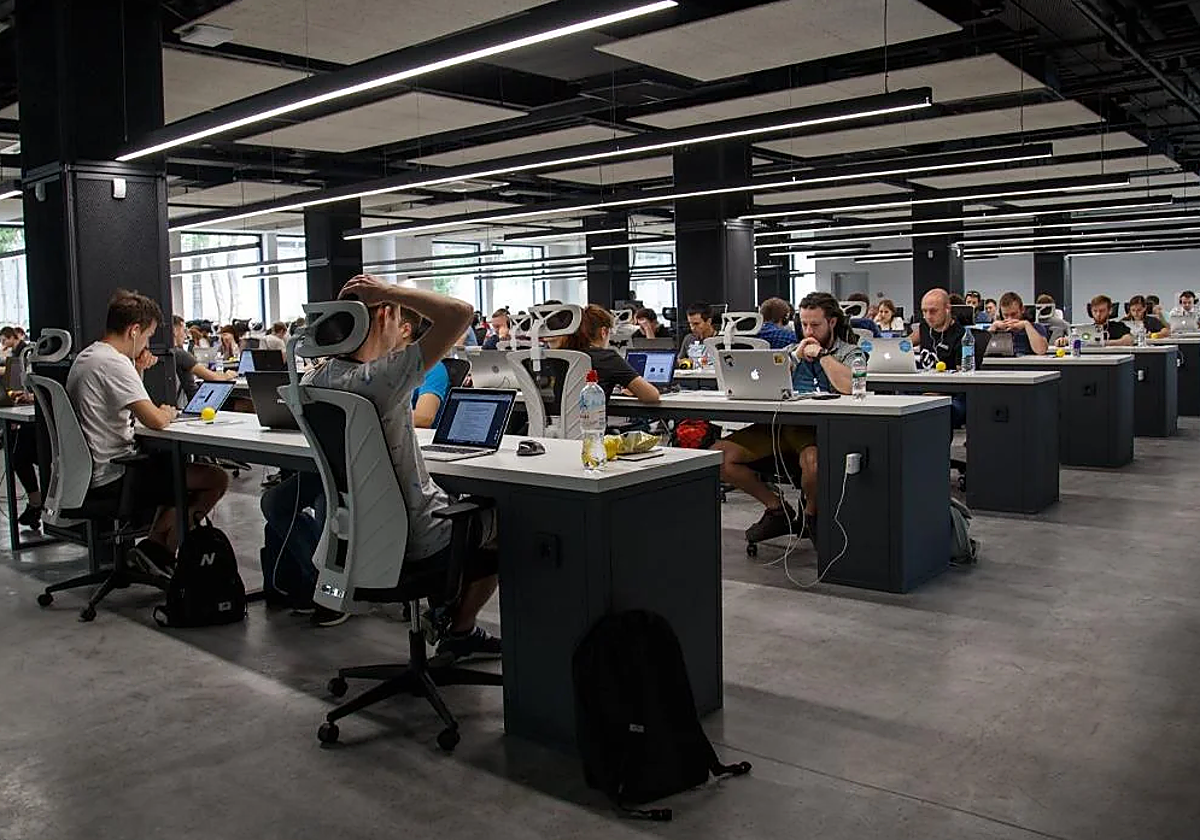Empleados en una oficina.