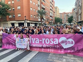 Concentracón de los vecinos y vecinas de la Malvarrosa este martes.