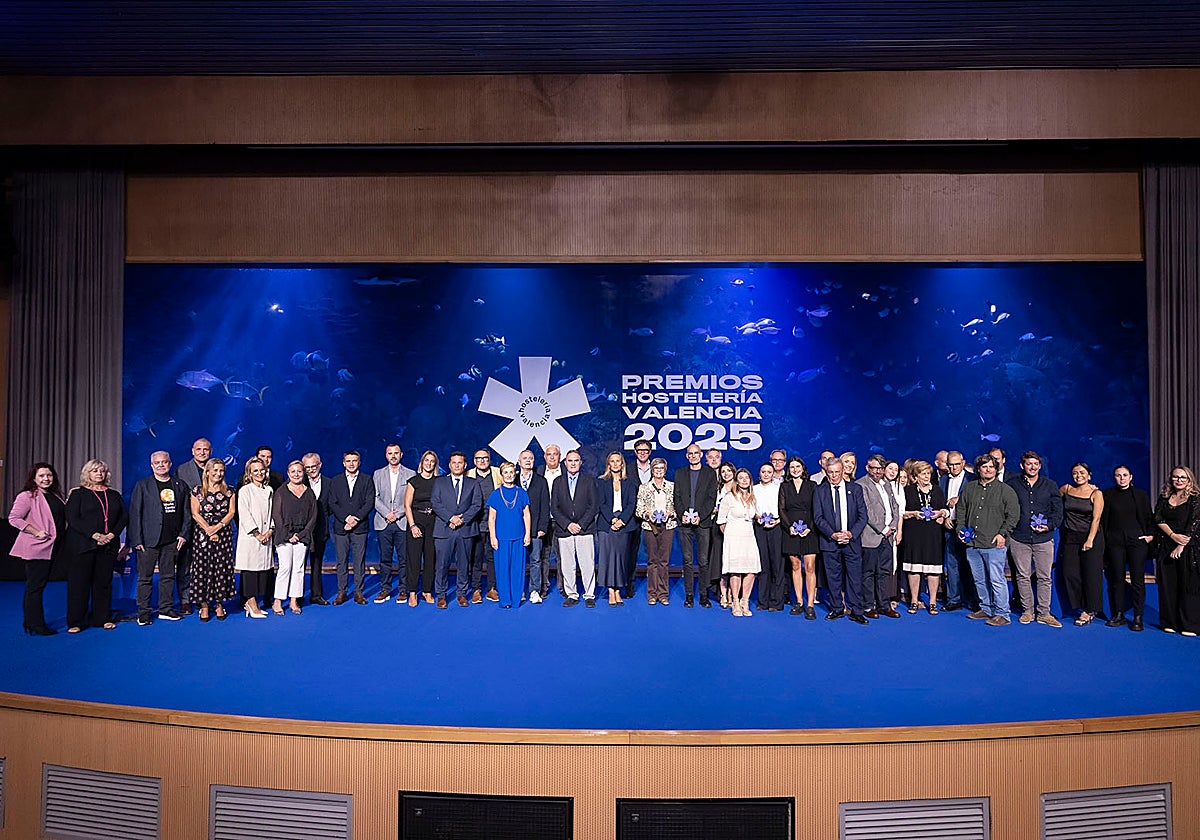 Foto de familia de los premiados.