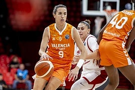 Una jugada del partido de ayer en El Pireo.