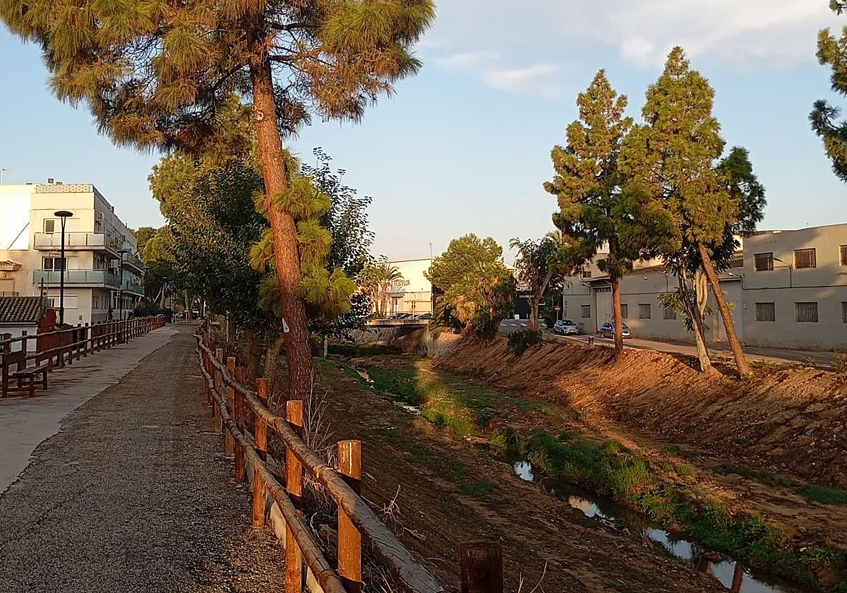 Un tramo del barranco de Picassent a su paso por Beniparrell.