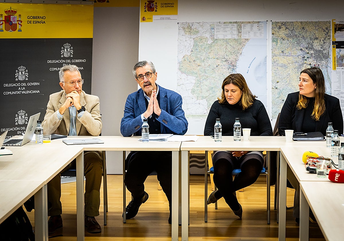 El excomisionado de la dana, en una reunión para la reconstrucción.