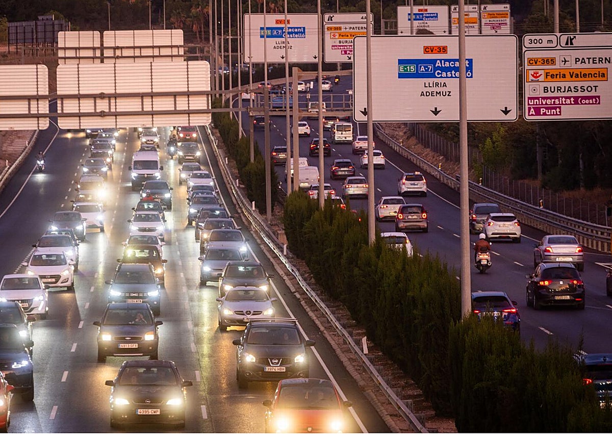 Imagen secundaria 1 - El tráfico desborda la Pista de Ademuz