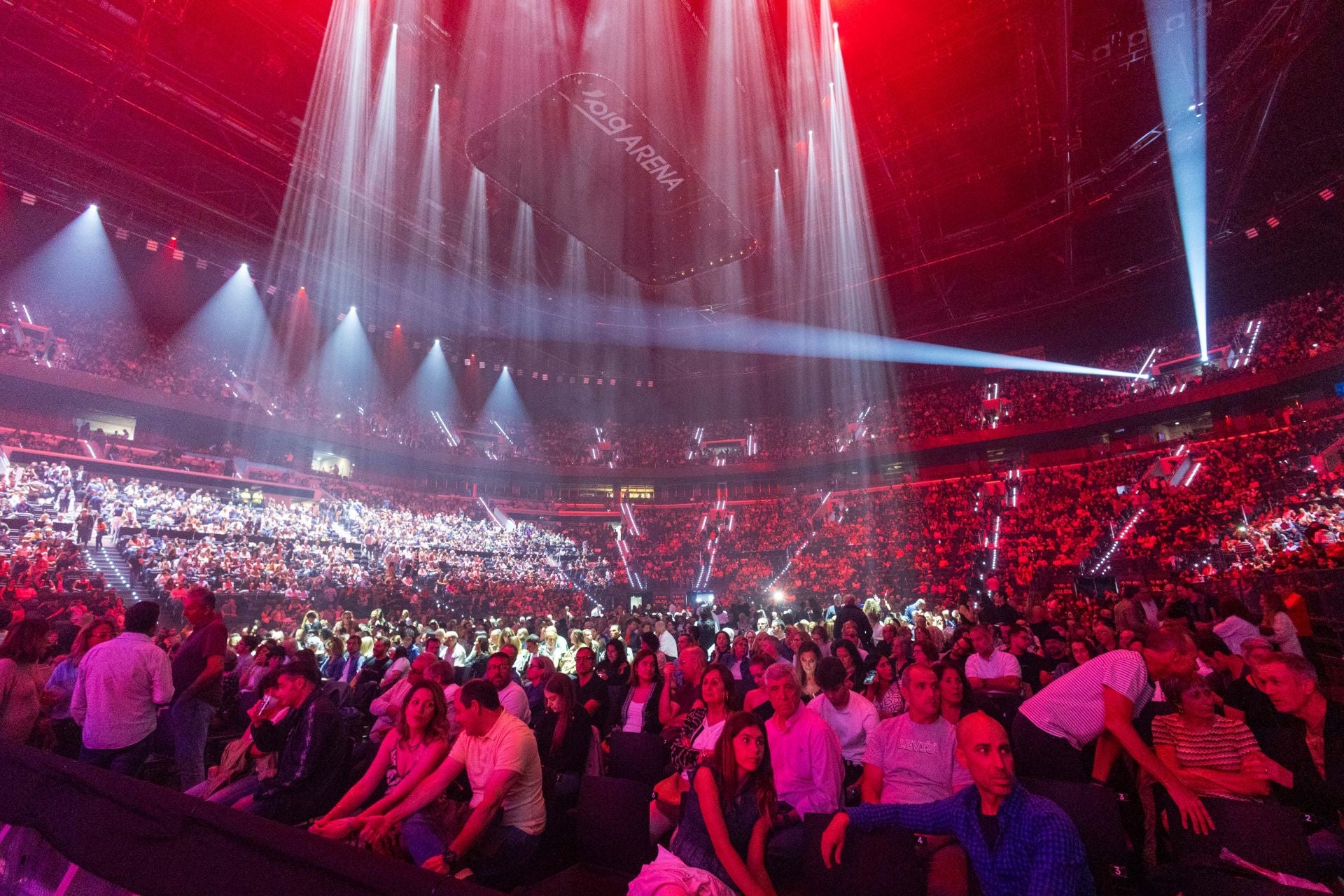 Sabina se despide de Valencia con el primero de tres conciertos de su gira final
